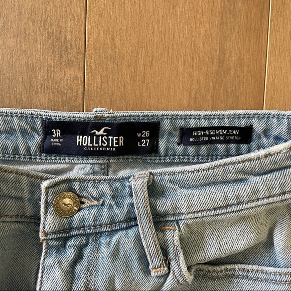Hollister Light wash distressed mom jeans - Picture 3 of 4